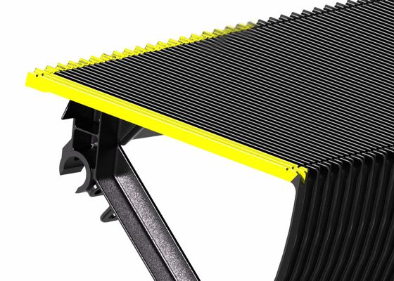 3 Sides Yellow Demarcation Escalator Step Type 600 Escalator Black Pallet